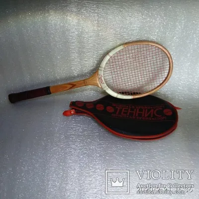 Теннисная ракетка и мяч на сером фоне :: Стоковая фотография :: Pixel-Shot  Studio