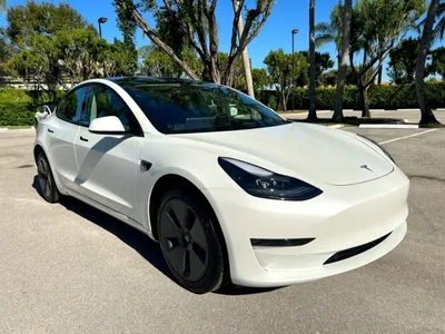 Tesla подсчитала, во сколько обходится каждая миля пути на Model 3, Toyota  Camry и BMW 3 серии - читайте в разделе Новости в Журнале Авто.ру
