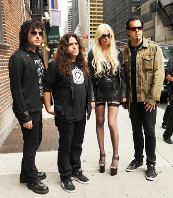 Женский хлопковый худи The Pretty Reckless (The Pretty Reckless) за 3699 ₽  на заказ с принтом надписью купить в Print Bar (TPR-718043) ✌