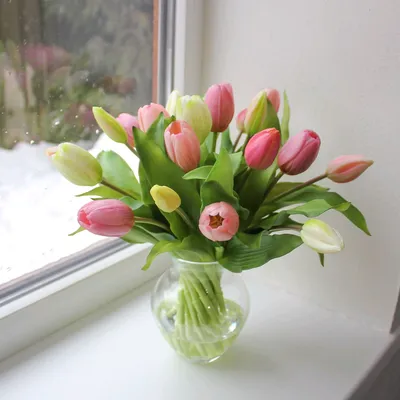 Букет тюльпанов в вазе дома - 79 фото