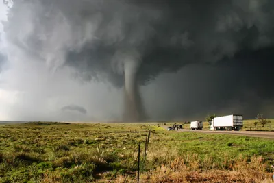 Hurricane Ian-spawned tornado filmed on U.S. 192 west of Melbourne