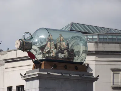 Статуя Льва И Колонны Нельсона На Трафальгарской Площади В Лондоне —  стоковые фотографии и другие картинки Англия - iStock