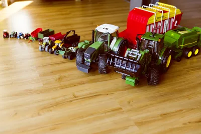 Трактор - игрушка для детей. Собираем трактор погрузчик. Машины для детей -  YouTube