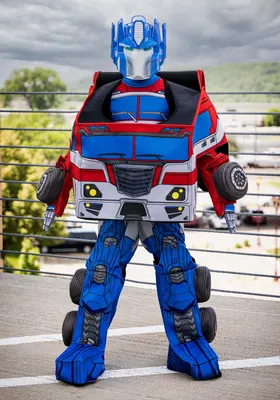 Fullbody design of optimus prime from modern transformers movie on Craiyon