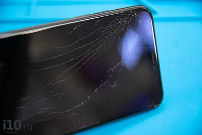 Умный телефон при треснутый сломанный экран изолированный над белым Backg  Стоковое Фото - изображение насчитывающей вспомогательную, упадено: 48095476