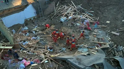 Из-под завалов в Новогродовке достали уже два тела: сколько людей остаются  под завалами