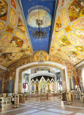 Файл:Вид внутри церкви Храм Всех святых Феодосия 1.jpg — Википедия