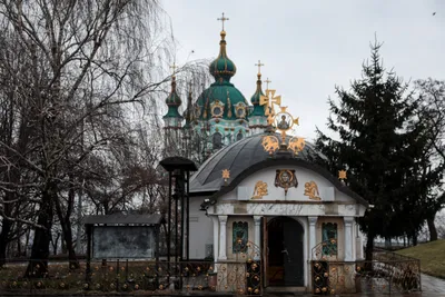 Суд обязал УПЦ МП снести часовню рядом с фундаментом Десятинной церкви в  Киеве. «Ґрати» рассказывают, что может быть дальше - Ґрати
