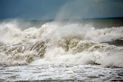 Волны цунами стоковое фото. изображение насчитывающей строя - 33675092