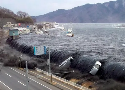 В Японии объявили угрозу цунами после землетрясения — РБК