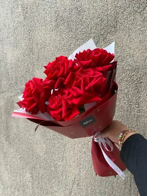 Красные розы с эвкалиптом в шляпной коробке, Цветы и подарки в Уфе, купить  по цене 3800 RUB, Цветы в коробке в Цвети с доставкой | Flowwow