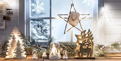 Новогодние украшения на окна и подоконник: выбираем светодиодные гирлянды,  забавные наклейки и элегантные светильники-горки вместе с  интернет-магазином Eli.ru