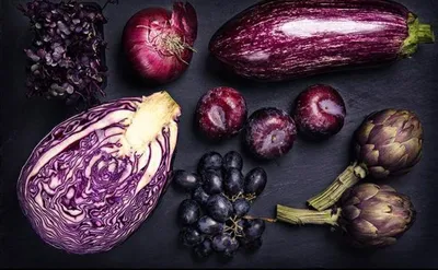 Цветные и разные овощи и фрукты в корзине Стоковое Фото - изображение  насчитывающей зеленый, сливы: 159820712