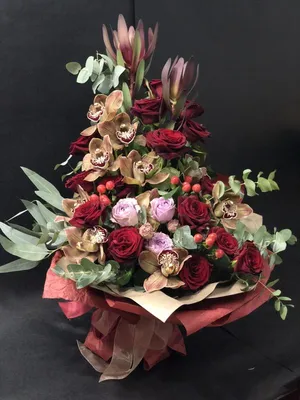 Заказать Мужской букет с пионовидными розами и сухоцветами с доставкой в  Москве