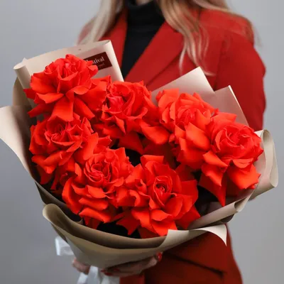 Обои на телефон розы, цветы, ваза, поверхность, листья, желтые - скачать  бесплатно в высоком качестве из категории \"Цветы\"
