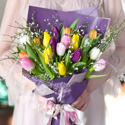 21 разноцветный тюльпан на 8 марта за 4610 ₽ с доставкой по Москве