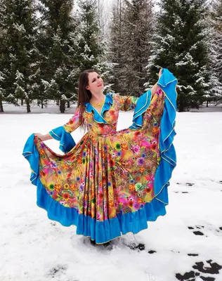 Красочные цыганские платья фламенко Стоковое Изображение - изображение  насчитывающей святейше, лошади: 95741459