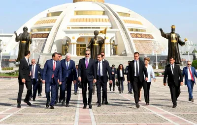 Соединенные Штаты и Туркменистан отмечают 20-летие культурного  сотрудничества выставкой AFCP - Посольство США в Туркменистане