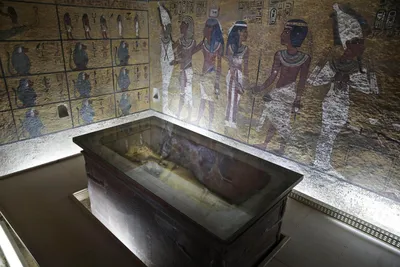 Золотые предметы из гробницы Тутанхамона, которые ранее не экспонировались  | Пикабу