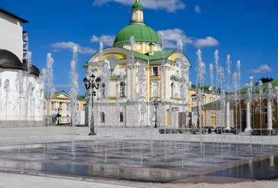 В День России на Соборной площади Твери начал работу новый фонтан