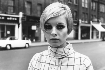 Twiggy On Her Signature Makeup Look | How Did Twiggy Do Her Eyes?
