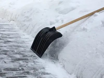 Какая бывает техника для уборки снега? Что лучше выбрать для дома или дачи?