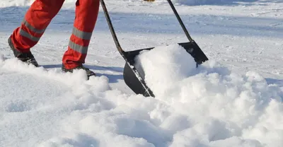 Уборка снега в Москве - услуги по уборке снега на прилегающей территории от  компании «УКС»