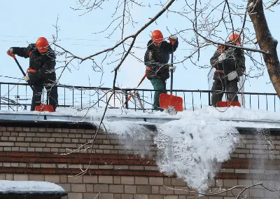 Уборка снега, услуги по уборке и вывозу снега для физических и юридических  лиц в Москве.