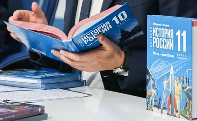 Министр просвещения назвал цену единого учебника истории с главой об СВО —  РБК