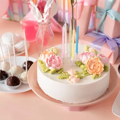 Торт украшенный ягодами и цветами - 80 фото
