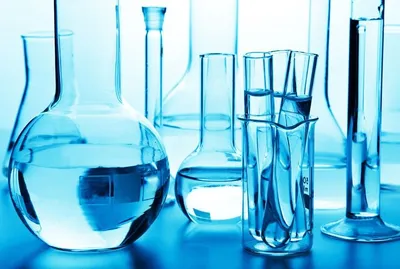 уксусная кислота в стеклянном химическом веществе в лаборатории Стоковое  Изображение - изображение насчитывающей опасность, смесь: 251178431