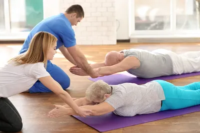 ЛФК при остеохондрозе: лечебная гимнастика, упражнения и зарядка для  позвоночника