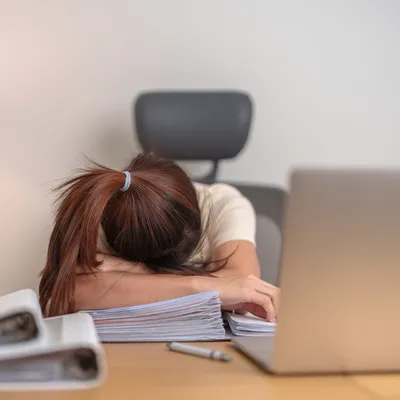 Синдром хронической усталости: причины, симптомы и лечение