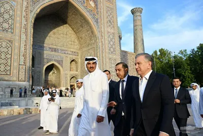 Фото: Эмир Катара и президент Узбекистана прогулялись по Самарканду –  Новости Узбекистана – Газета.uz
