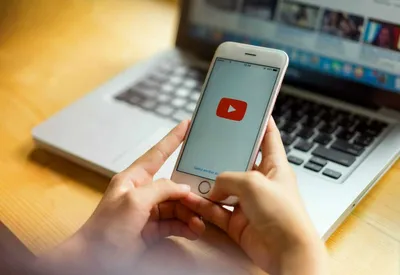 Как смотреть YouTube в режиме «Картинка в картинке» на iPhone в iOS 14 без  рекламы