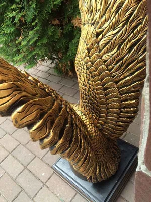 Купить Скульптура орла на полушаре в золотом цвете (85 см) в Арсеньеве