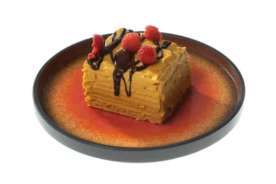 Бисквитный торт с декором из вафельной бумаги - заказать по цене 1800 руб.  за 1кг с доставкой в Екатеринбурге