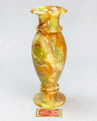 Красивая ваза для цветов из мраморного оникса. Мраморная ваза.