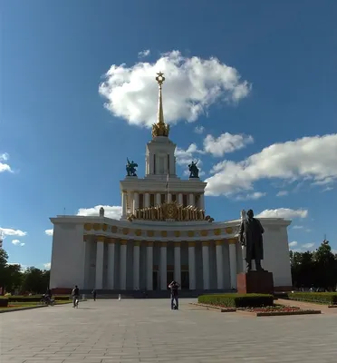 В Москве на ВДНХ после реставрации открылся павильон «Узбекистан»