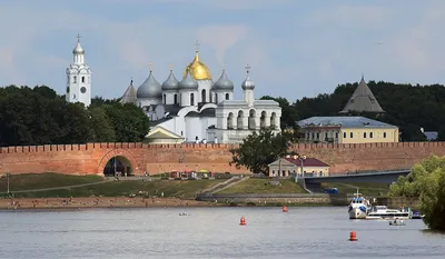 Стеклодувы, Белая башня и русская кухня: едем в Великий Новгород - читайте  в разделе Путешествия в Журнале Авто.ру