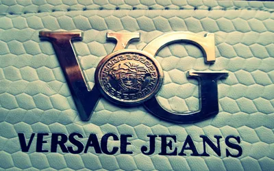 Купить Вінілова наклейка на автомобіль - Версаче | Versace по цене от 85  грн. в интернет магазине Наклейка