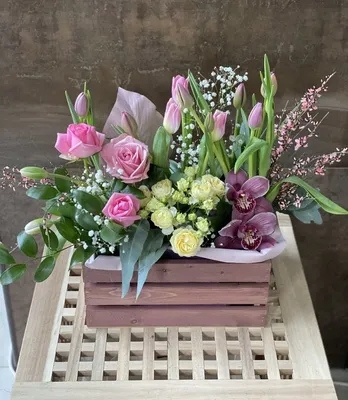 Весенние цветы в кашпо - заказать доставку цветов в Москве от Leto Flowers