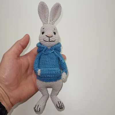 Вязаный крючком кролик. Игрушка для ребенка. Заяц в синем свитере. в  магазине «HomewithHelen» на Ламбада-маркете