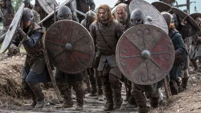 Рецензия на сериал «Викинги: Вальхалла» — умеренно брутальный спин-офф саги  о воинах с топорами