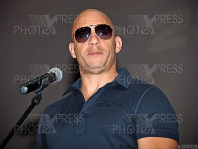 Обои на телефон: Вин Дизель (Vin Diesel), Актеры, Люди, Мужчины, 13188  скачать картинку бесплатно.