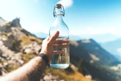 Зачем пить много воды, можно ли пить много воды, пить много воды: вредно  или полезно? - Чемпионат