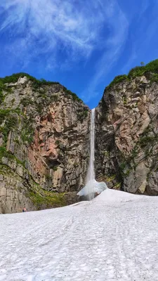 Живописное фото водопада · Бесплатные стоковые фото