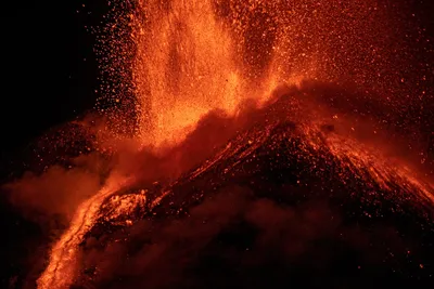 Горящее сердце вулкана: что происходит внутри устрашающих кратеров - фото -  30.03.2021, Sputnik Таджикистан
