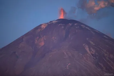 В Средиземноморье начал сильное извержение знаменитый вулкан, напугав  авиакомпании и пассажиров | Туристические новости от Турпрома