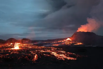 https://www.dw.com/ru/na-ugozapade-islandii-snova-izvergaetsa-vulkan/a-68199686